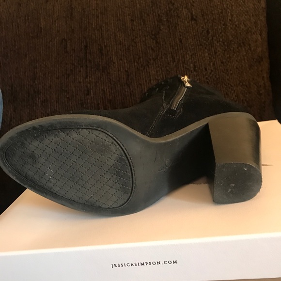 Black ankle boots. Jessica Simpson - Picture 4 of 4